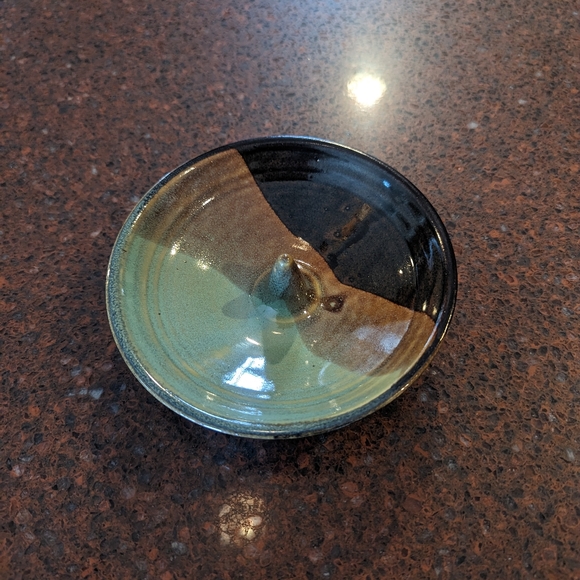 Artist-signed Tony Holman Pottery Omelet Dish NWOT - Picture 3 of 7